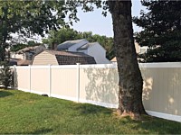 <b>Two toned tan and white vinyl privacy fence</b>